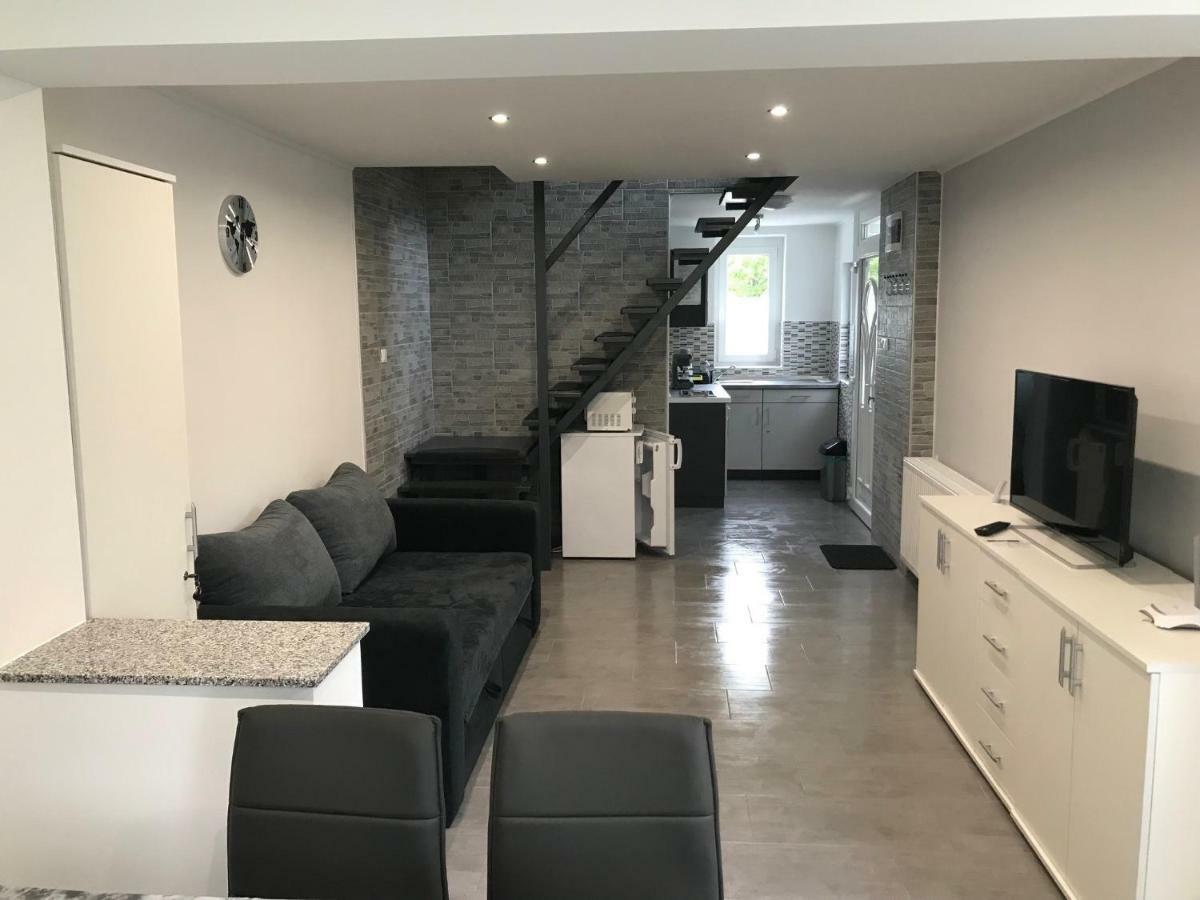 Heni Apartment Bük Buitenkant foto